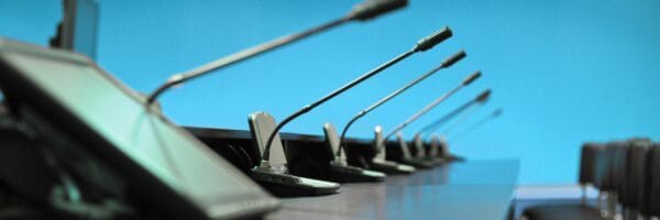 Konferenzssystem verkabelt und verlässlich